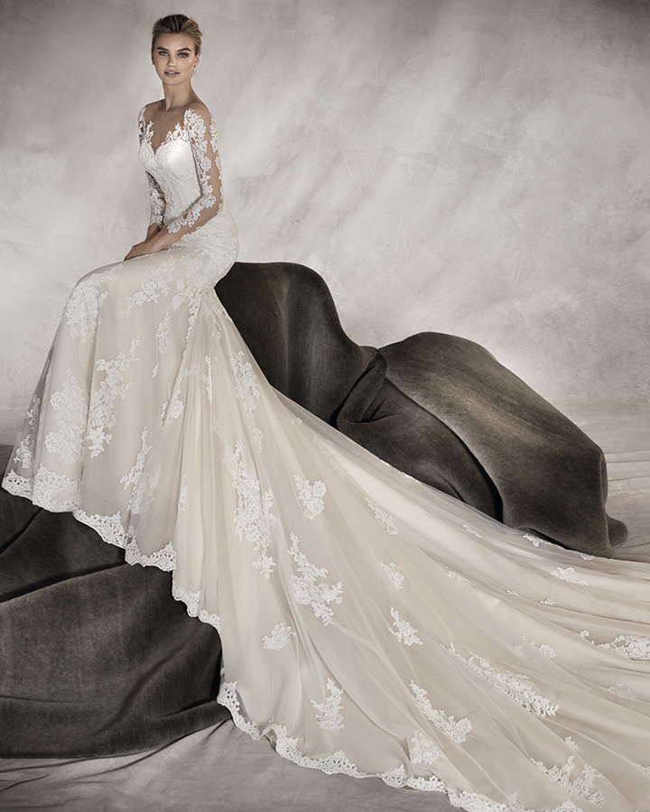 abito-sposa-sirena-maniche-pronovias