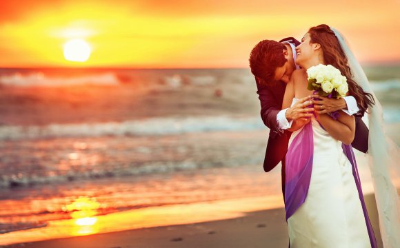 Matrimonio in Spiaggia: 4 Accessori per la Sposa!