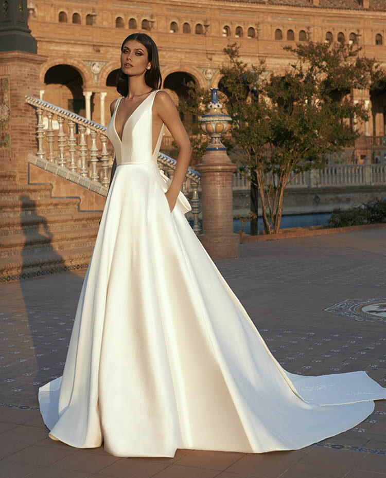 Pronovias Collezioni Sposa 2021 a Napoli e in Campania | Atelier Carol