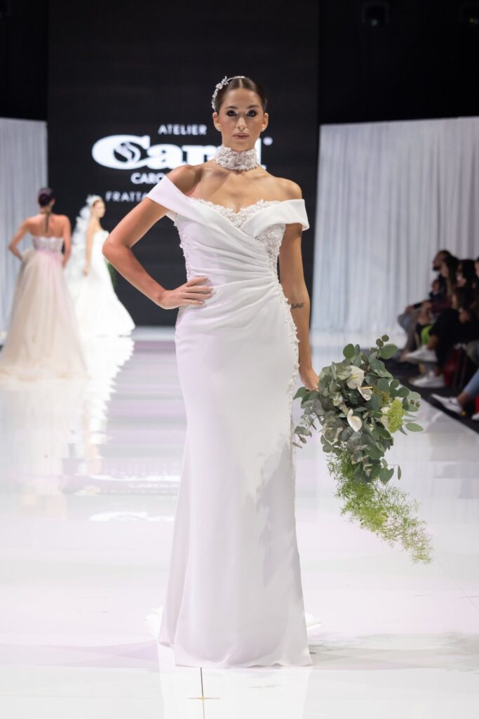 Abito da sposa in passerella alla sfilata Atelier Carol alla fiera Mia Sposa, Frattamaggiore