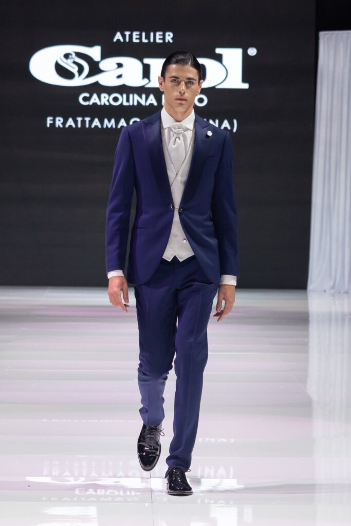 Abito da sposo in passerella alla sfilata Atelier Carol alla fiera Mia Sposa, Frattamaggiore