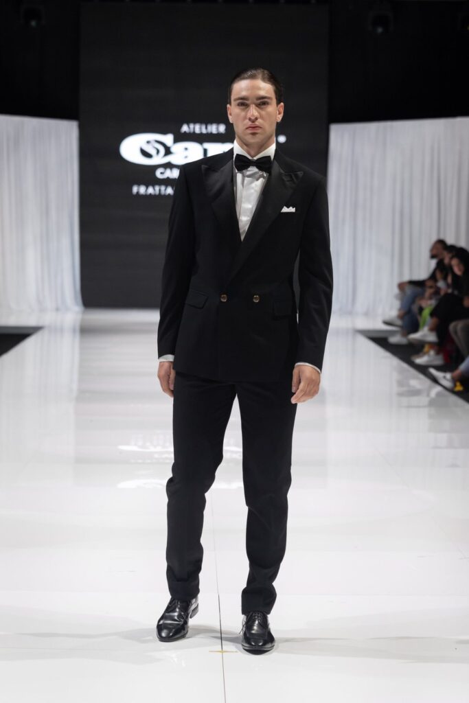 Abito da sposo in passerella alla sfilata Atelier Carol alla fiera Mia Sposa, Frattamaggiore