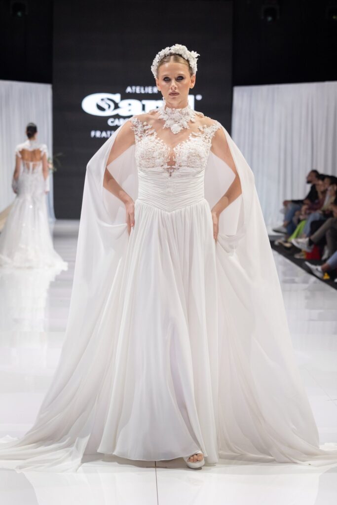 Abito da sposa in passerella alla sfilata Atelier Carol alla fiera Mia Sposa, Frattamaggiore
