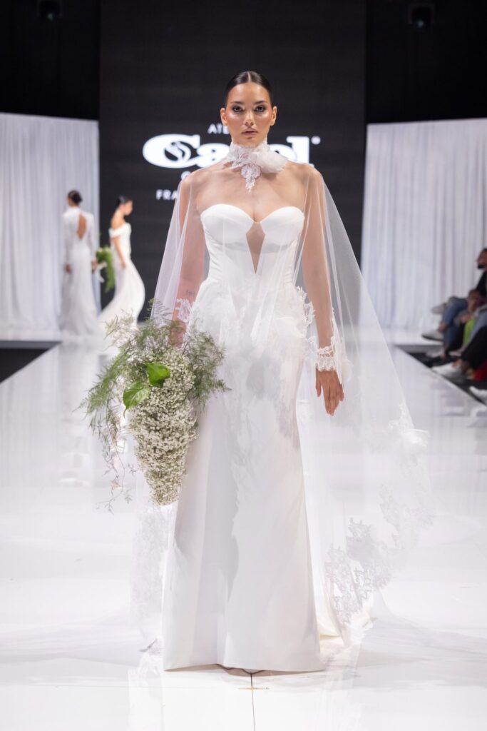 Abito da sposa in passerella alla sfilata Atelier Carol alla fiera Mia Sposa, Frattamaggiore