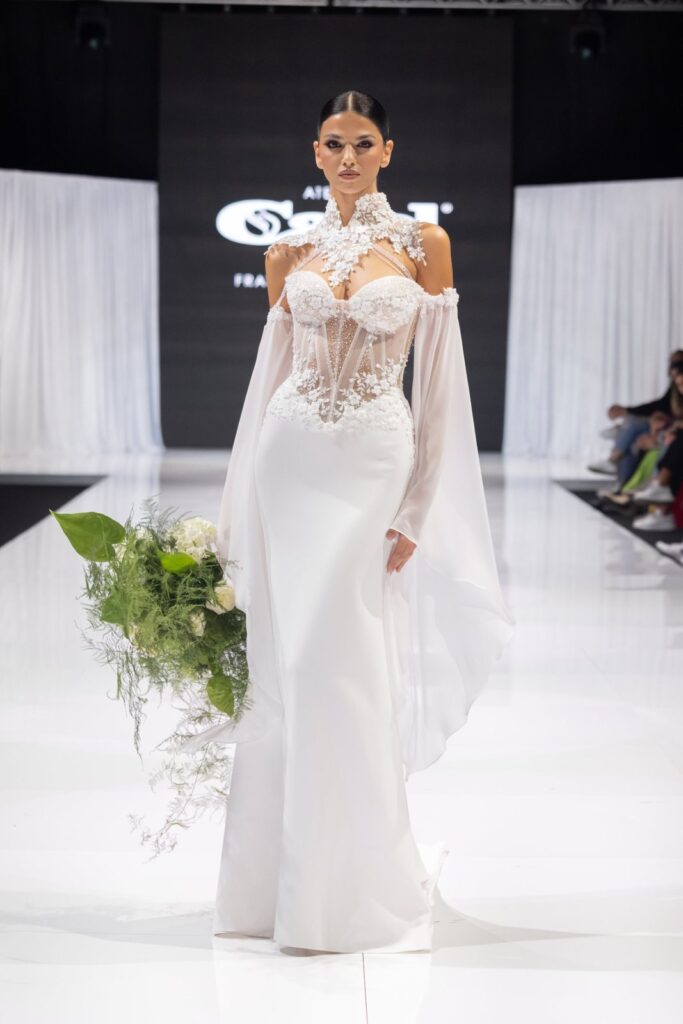 Abito da sposa in passerella alla sfilata Atelier Carol alla fiera Mia Sposa, Frattamaggiore