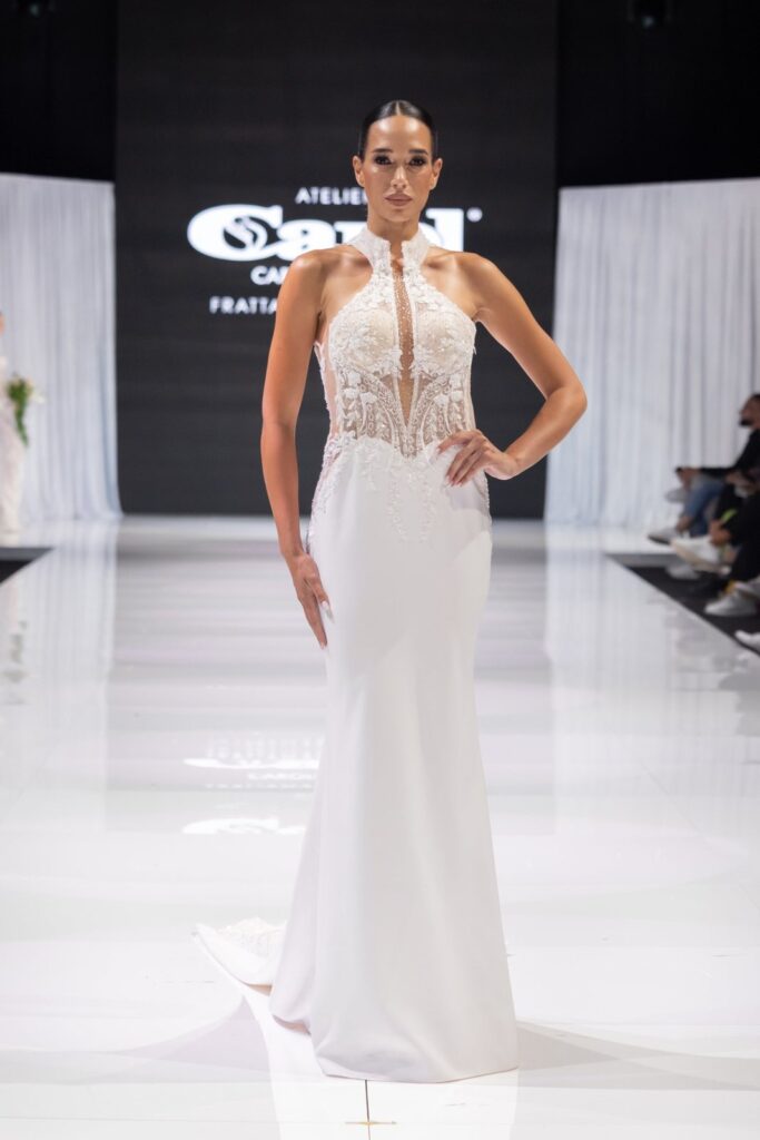 Abito da sposa in passerella alla sfilata Atelier Carol alla fiera Mia Sposa, Frattamaggiore
