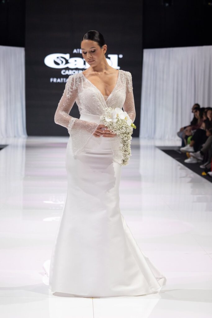 Abito da sposa in passerella alla sfilata Atelier Carol alla fiera Mia Sposa, Frattamaggiore