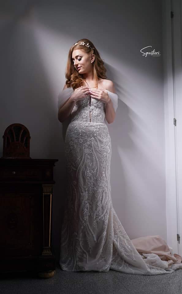 Sposa con abito Atelier Carol il giorno del matrimonio