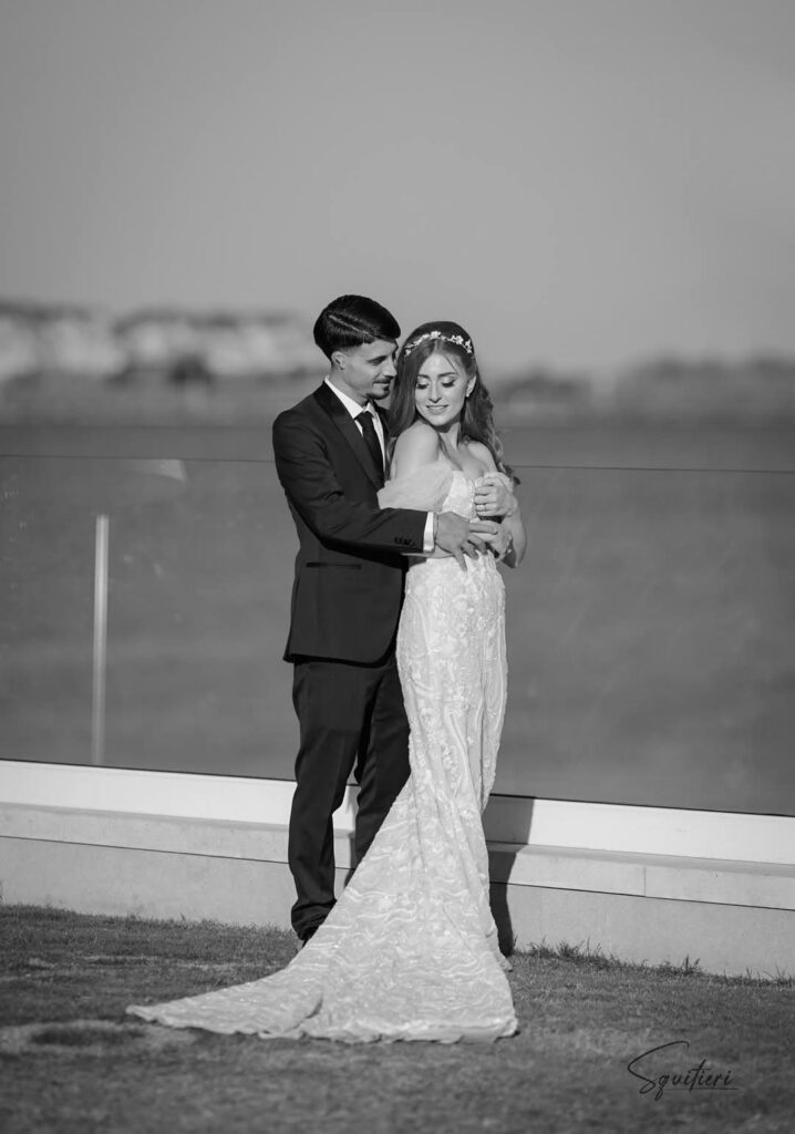 Sposa con abito Atelier Carol il giorno del matrimonio