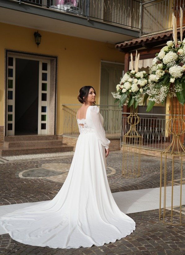 Sposa con abito Atelier Carol il giorno del matrimonio