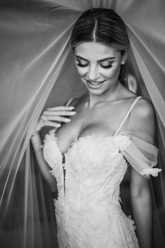 Sposa con abito Atelier Carol il giorno del matrimonio