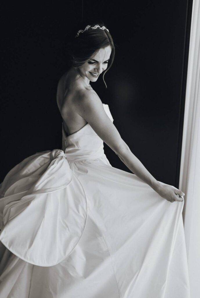 Sposa con abito Atelier Carol il giorno del matrimonio