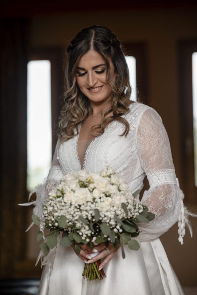 Sposa con abito Atelier Carol il giorno del matrimonio