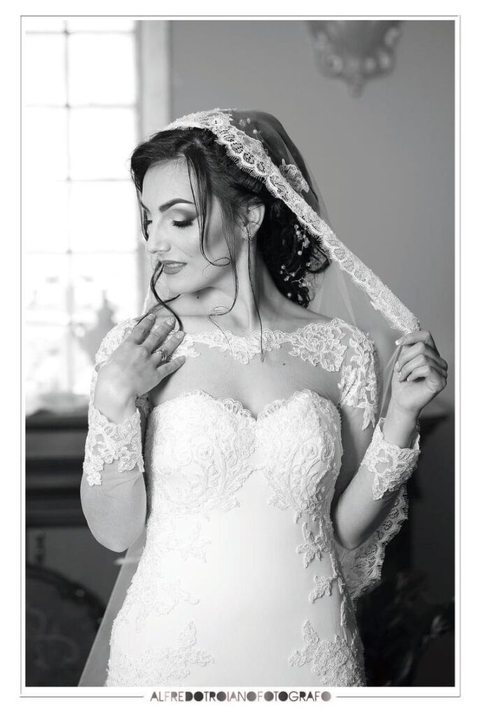 Sposa con abito Atelier Carol il giorno del matrimonio