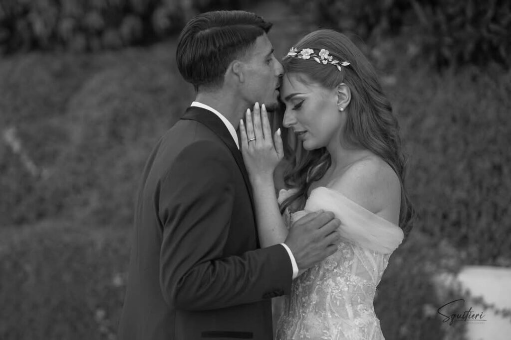 Sposa con abito Atelier Carol il giorno del matrimonio