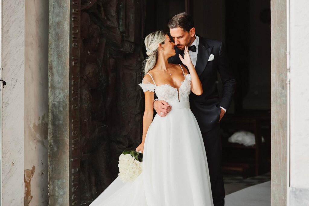 Sposa con abito Atelier Carol il giorno del matrimonio